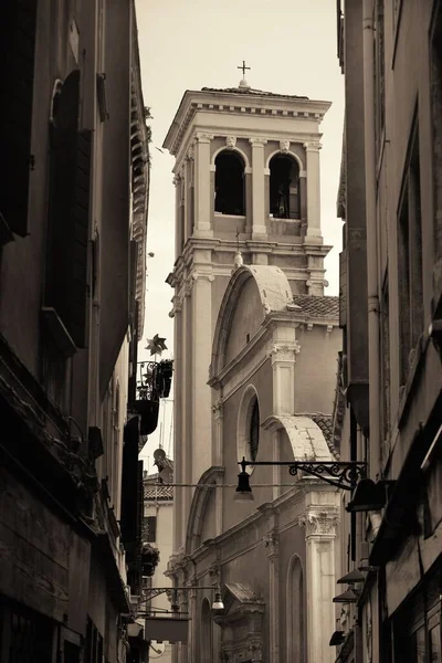 Alley Weergave Met Bell Tower Historische Gebouwen Venetië Italië — Stockfoto