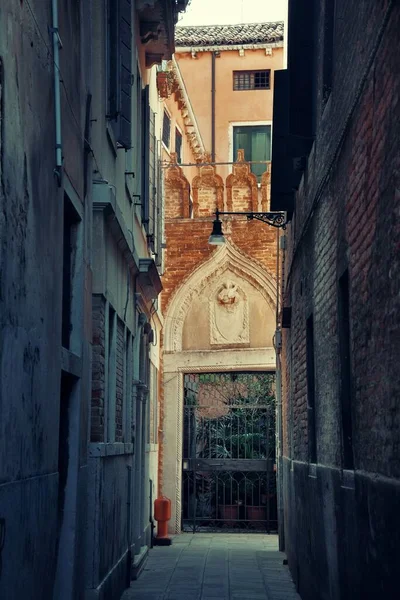 Alley View Med Historiska Byggnader Venedig Italien — Stockfoto