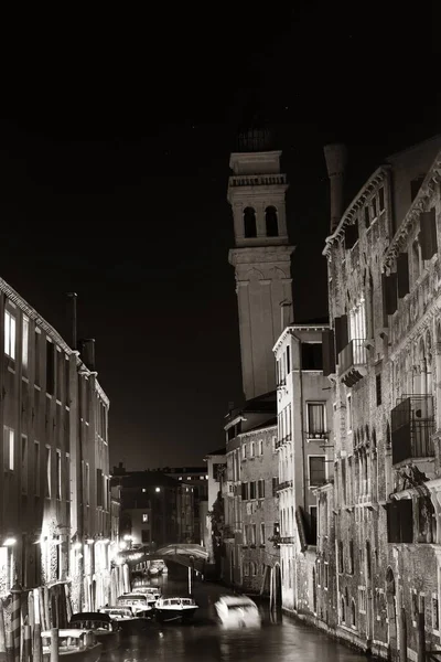 Vista Del Canal Venecia Por Noche Con Campanario Italia — Foto de Stock
