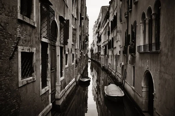 Veneza Vista Canal Com Edifícios Históricos Itália — Fotografia de Stock