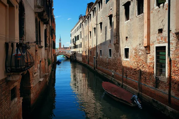 Torre Sino Entre Edifícios Históricos Veneza Itália — Fotografia de Stock