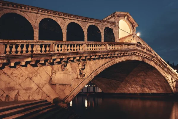 Ponte Rialto Ponte Rialto Sobre Grande Canal Noite Veneza Itália — Fotografia de Stock