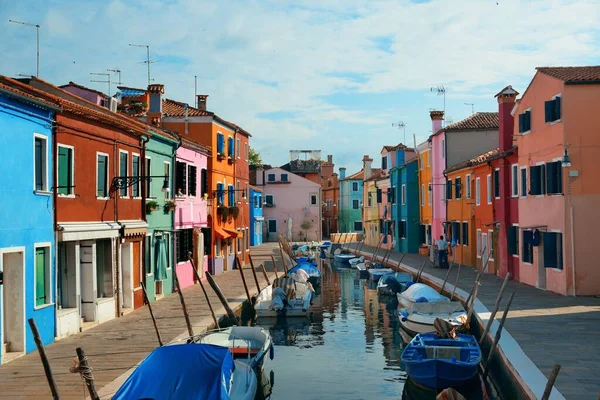 Burano Edifícios Históricos Coloridos Canal Veneza Itália — Fotografia de Stock