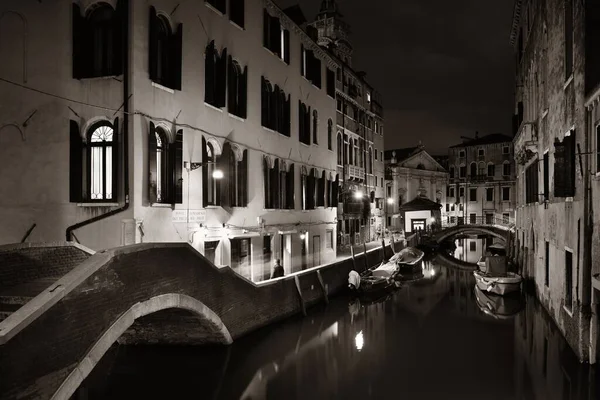 Vue Sur Canal Venise Nuit Avec Pont Bâtiments Historiques Italie — Photo