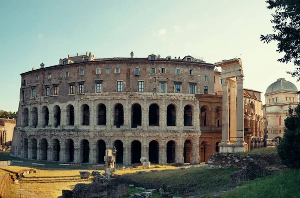 Roma Talya Tarihi Kalıntıları Olan Marcellos Tiyatrosu — Stok fotoğraf