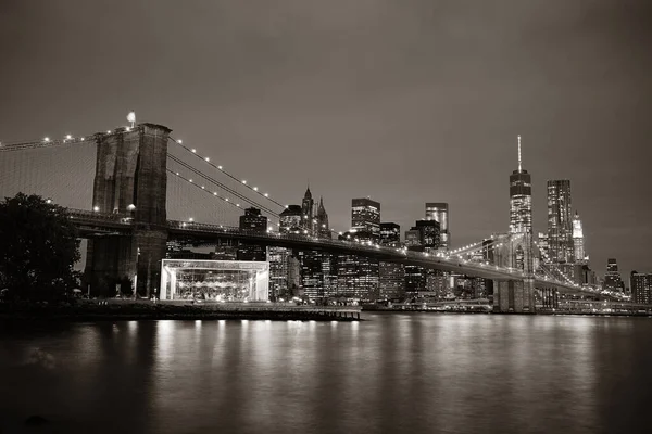 Manhattan Downtown Stadsutsikt Med Brooklyn Bron Natten — Stockfoto