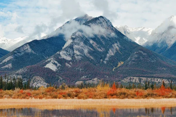Όμορφο Φύλλωμα Φθινόπωρο Στο Jasper National Park Στον Καναδά — Φωτογραφία Αρχείου