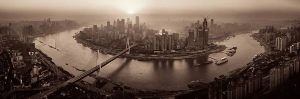 重慶市都市建築と中国の都市スカイラインパノラマ — ストック写真
