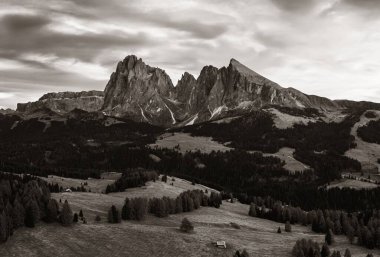 Kuzey İtalya 'da Dolomitler doğal pelerin