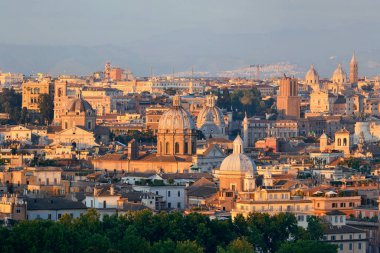 İtalya 'da antik mimari ile Roma çatısı manzarası. 