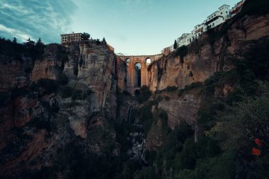 Puente Nuevo ya da İspanya 'nın Ronda kentindeki Yeni Köprü
