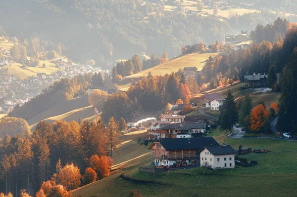 Edificios Pueblo Dolomitas Norte Italia —  Fotos de Stock