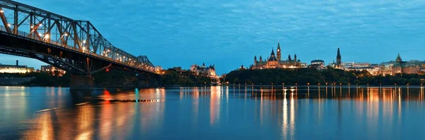 Parliament Hill Atardecer Sobre Agua Ottawa Canadá — Foto de Stock