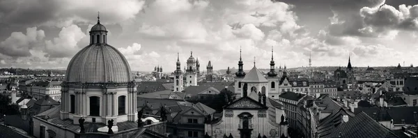 Praag Skyline Uitzicht Het Dak Met Kerk Koepel Tsjechische Republiek — Stockfoto