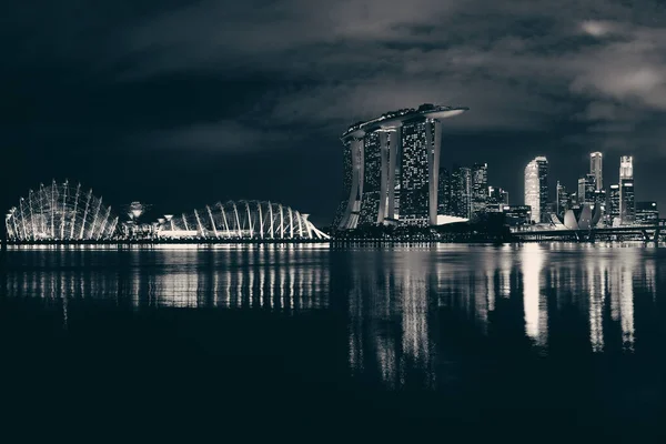 싱가포르는 하늘을 찌릅니다 — 스톡 사진