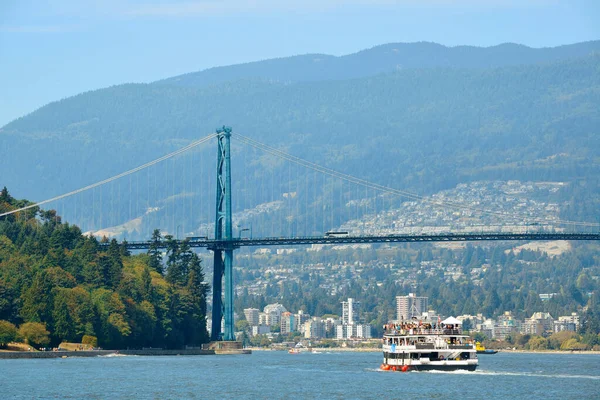 Bateau Croisière Vancouver Pont Lions Gate Dessus Mer — Photo
