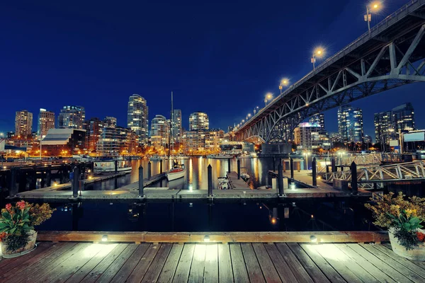 Vancouver False Creek Bei Nacht Mit Brücke Und Boot — Stockfoto