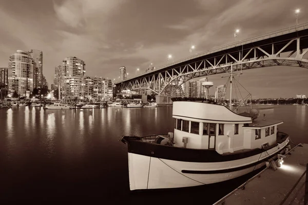 Vancouver False Creek Éjjel Híddal Hajóval — Stock Fotó