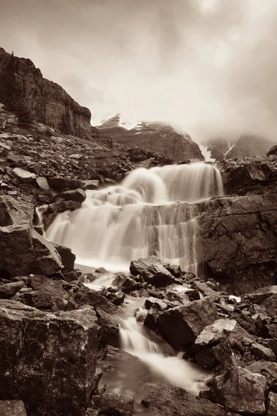 Vista Del Parque Nacional Yoho Con Montañas Cascada Bosque Canadá —  Fotos de Stock