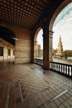 İspanya 'nın Sevilla şehrinde Plaza de Espana ya da İspanya Meydanı yakın çekim görüntüsü