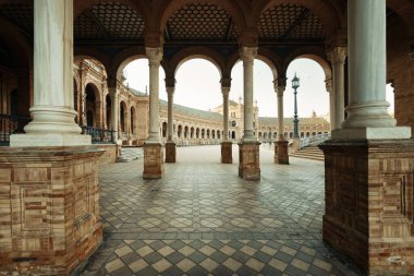 İspanya 'nın Sevilla şehrinde Plaza de Espana ya da İspanya Meydanı yakın çekim görüntüsü