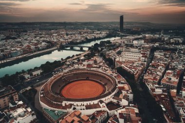 İspanya 'da Plaza de toros de la Real Maestranza de Caballera de Sevilla hava manzarası.