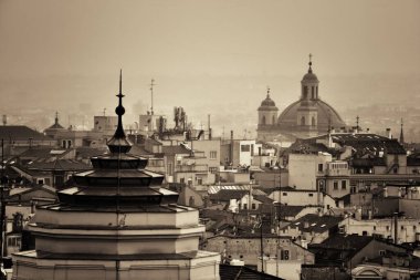 Madrid 'in gökyüzü manzarası ve İspanya' da San Francisco El Grande Kraliyet Bazilikası..