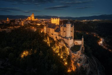 İspanya 'nın en ünlü hava manzarası Segovia' lı Alcazar..