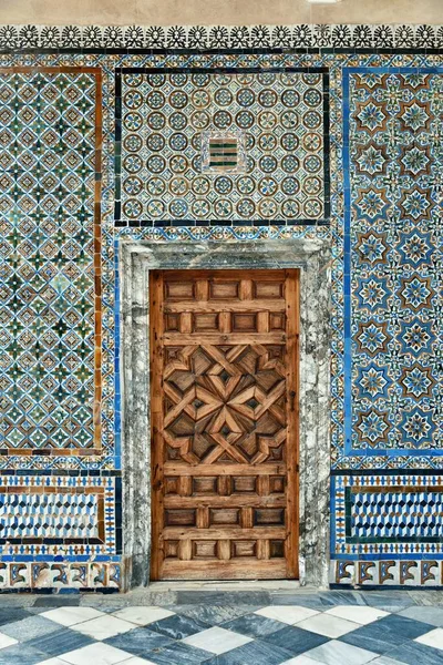 스페인 세빌랴에 아름다운 무늬와 장식으로 풍경을 — 스톡 사진