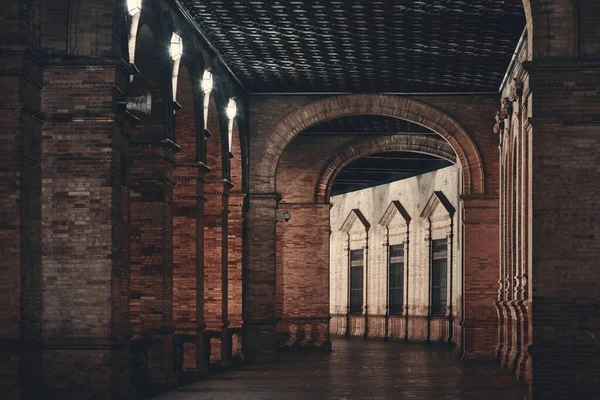 Plaza de Espana ya da İspanya Meydanı Seville, İspanya 'da gece yakın çekim görüntüsü