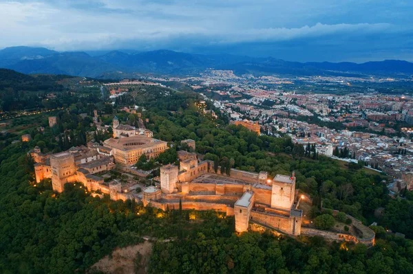Luchtfoto Alhambra Nachts Met Historische Gebouwen Granada Spanje — Stockfoto