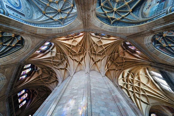 Oude Architectuur Plafond Van Kathedraal Van Segovia Interieur Uitzicht Spanje — Stockfoto
