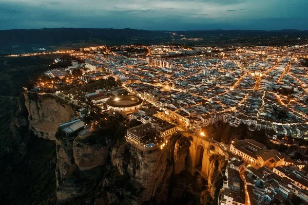 Ronda Εναέρια Άποψη Παλιά Κτίρια Νύχτα Στην Ισπανία — Φωτογραφία Αρχείου