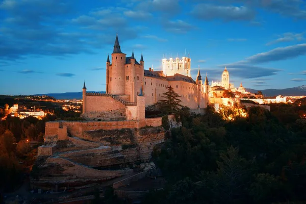 Alcazar Von Segovia Bei Nacht Als Berühmtes Wahrzeichen Spaniens — Stockfoto