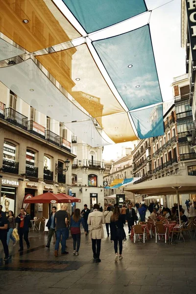Straatzicht Met Historische Gebouwen Madrid Spanje — Stockfoto