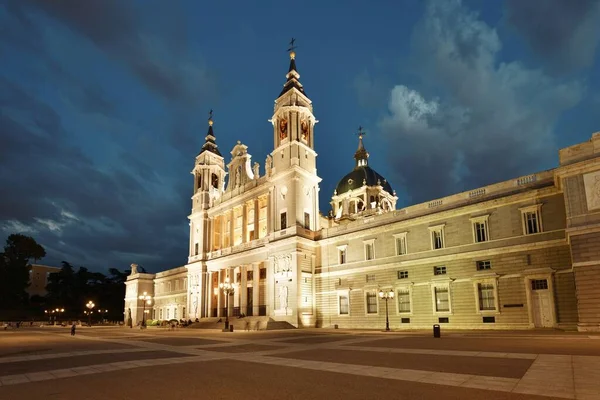 Katedralen Saint Mary Royal Almudena Natten Madrid Spanien — Stockfoto