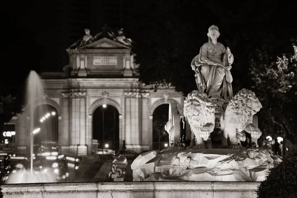 Cibelesin Suihkulähde Plaza Cibeles Lähikuva Yöllä Madridissa Espanja — kuvapankkivalokuva