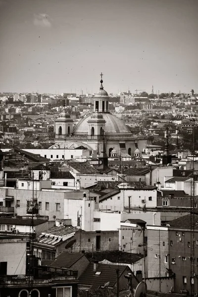 Madrid Gökdelen Çatısı Manzaralı Spanya Binalar Kilise Çan Kulesi — Stok fotoğraf