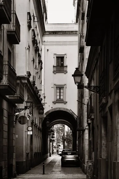 스페인 마드리드에 역사적 건물들이 골목의 — 스톡 사진