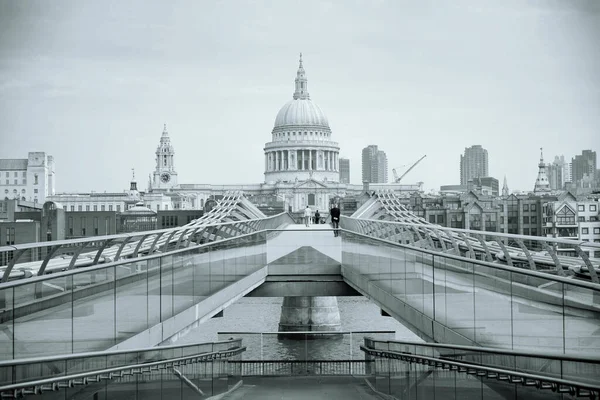 Katedra Pawła Millennium Bridge Londynie — Zdjęcie stockowe