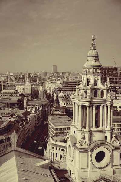 ロンドンの屋上から都市建築を望むパノラマ — ストック写真