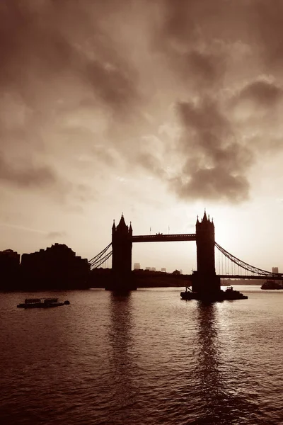 Tower Bridge Silueta Přes Řeku Temži Londýně — Stock fotografie