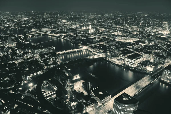 在晚上与城市建筑伦敦鸟瞰全景 — 图库照片