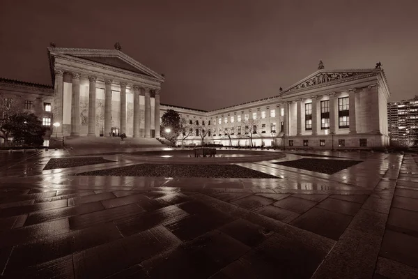 费城艺术博物馆在夜间作为著名的城市景点 — 图库照片