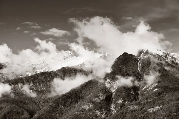 Pohled Zasněžené Hory Národním Parku Banff Kanadě — Stock fotografie