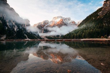 Kuzey İtalya 'da Dolomitler doğal pelerin