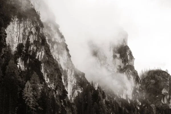 Δολομίτες Φυσικό Τοπίο Στην Ομίχλη Στη Βόρεια Ιταλία — Φωτογραφία Αρχείου