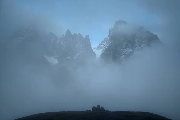 Dolomity Přírodní Krajina Mlze Severní Itálii — Stock fotografie