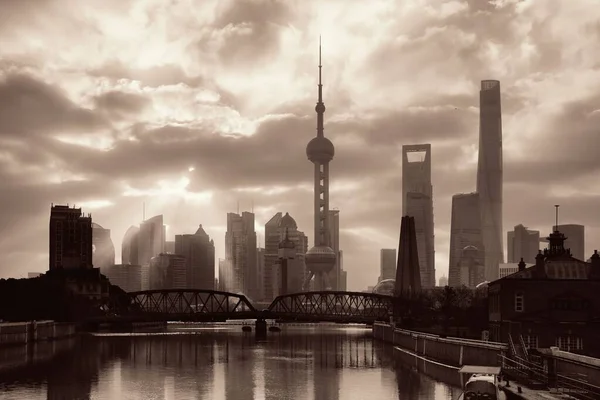 Šanghajské Ráno Slunečnou Oblohou Odrazy Vody Číně — Stock fotografie