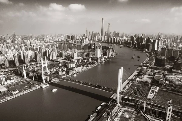 Shanghai Nanpu Puente Sobre Río Huangpu Con Tráfico Ocupado China — Foto de Stock